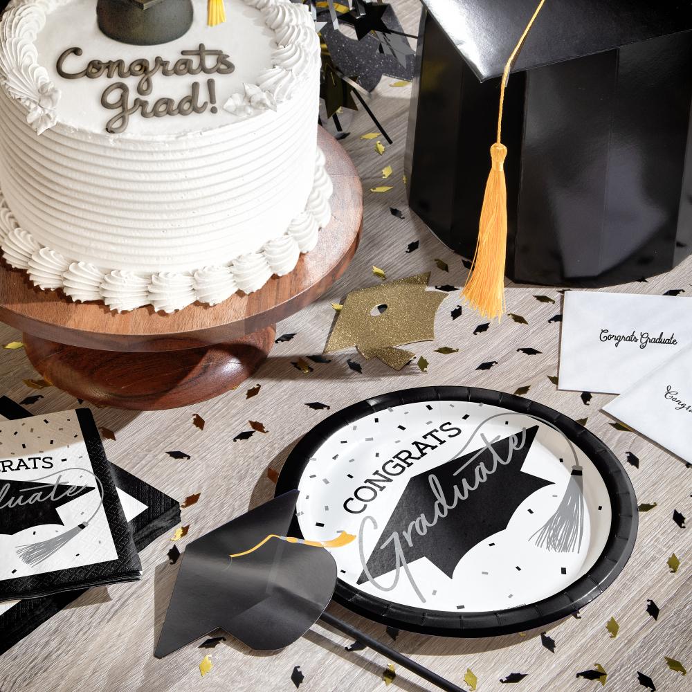 Stylish paper plates for graduation parties, includes 18/Pkg, enhances any decor.
